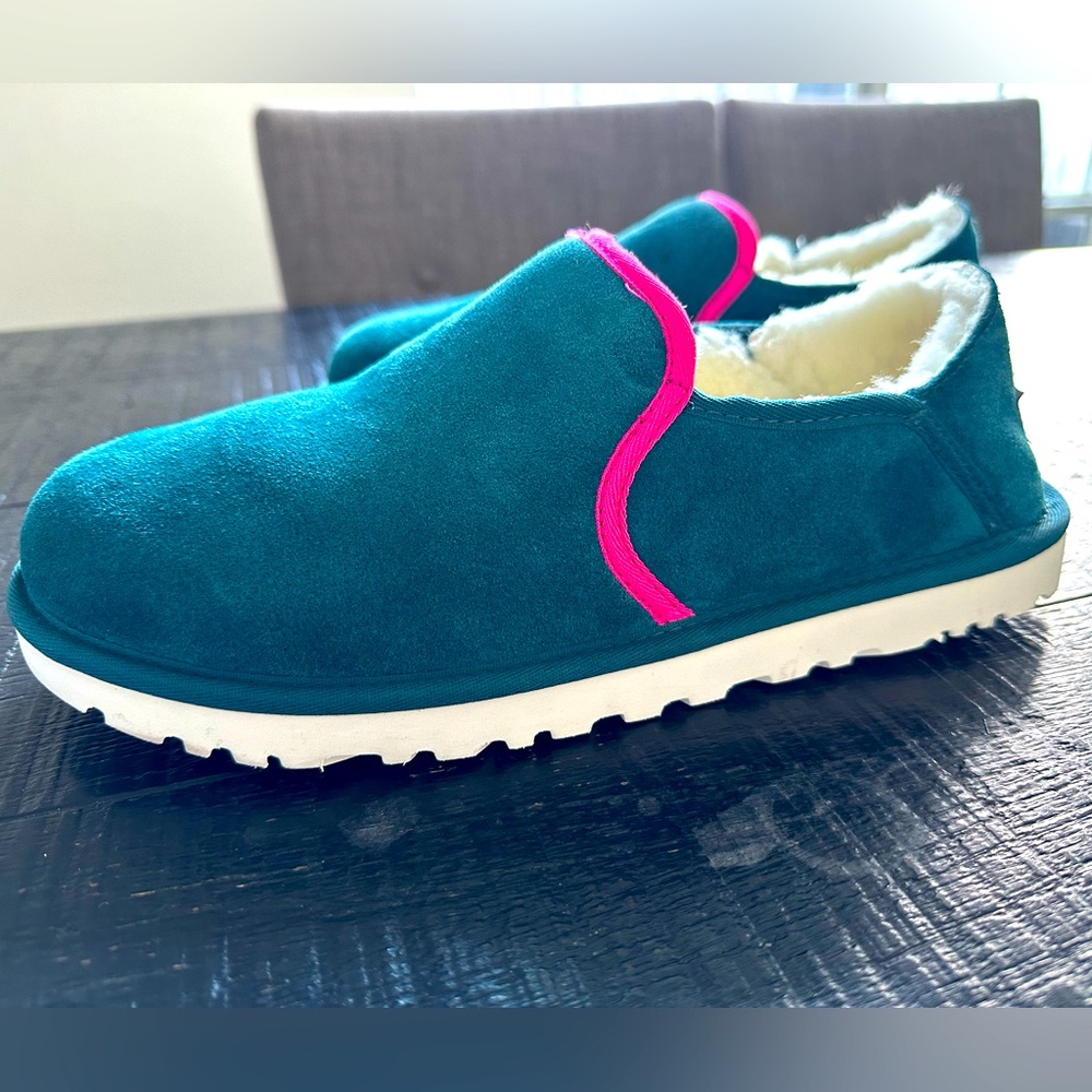 #SOLD# UGG SHOES UNISEX SIZE 11. Warm cozy . Winter season. Casual.